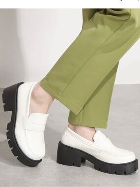 STEVE MADDEN Chunky Loafers White & Black Contrast Block Heel Lug Sole Size 9